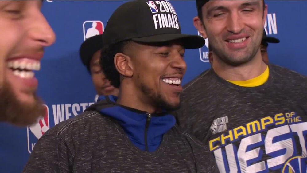 创纪录！70588名球迷现场为国足呐喊