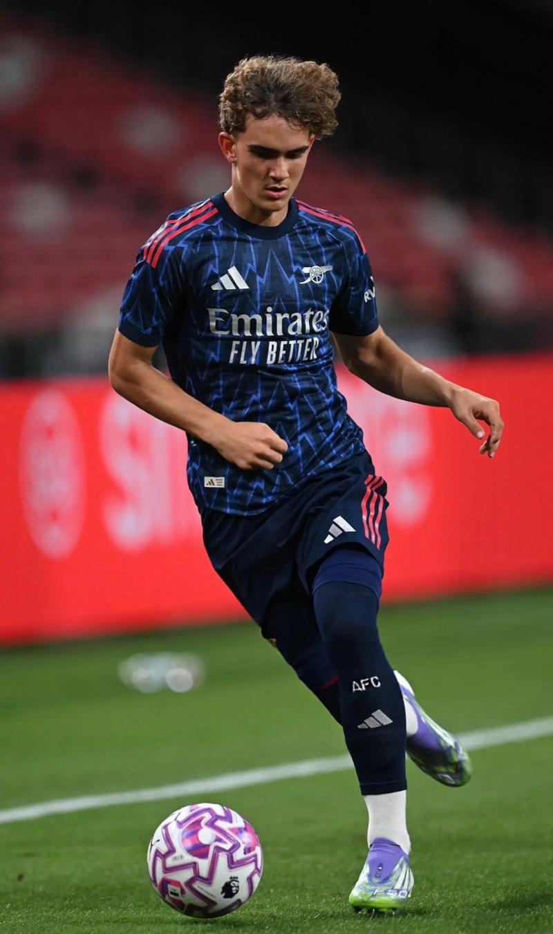 跨界挑战！陈芋汐攀岩vlog上线，跳水女王变身岩壁女飞侠