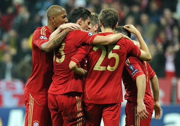 乔治娜分享晚宴照片：C罗与苹果公司CEO库克合影