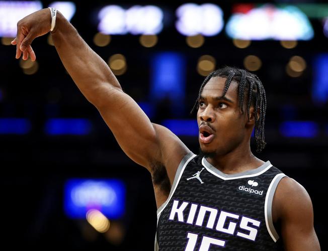 ESPN：曼联通过转会市场获得大笔资金，无需卖人就能签新中锋